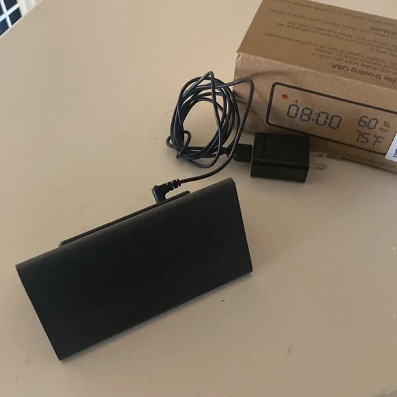 Digital alarm clock black wood green light new - Picture 5 of 7